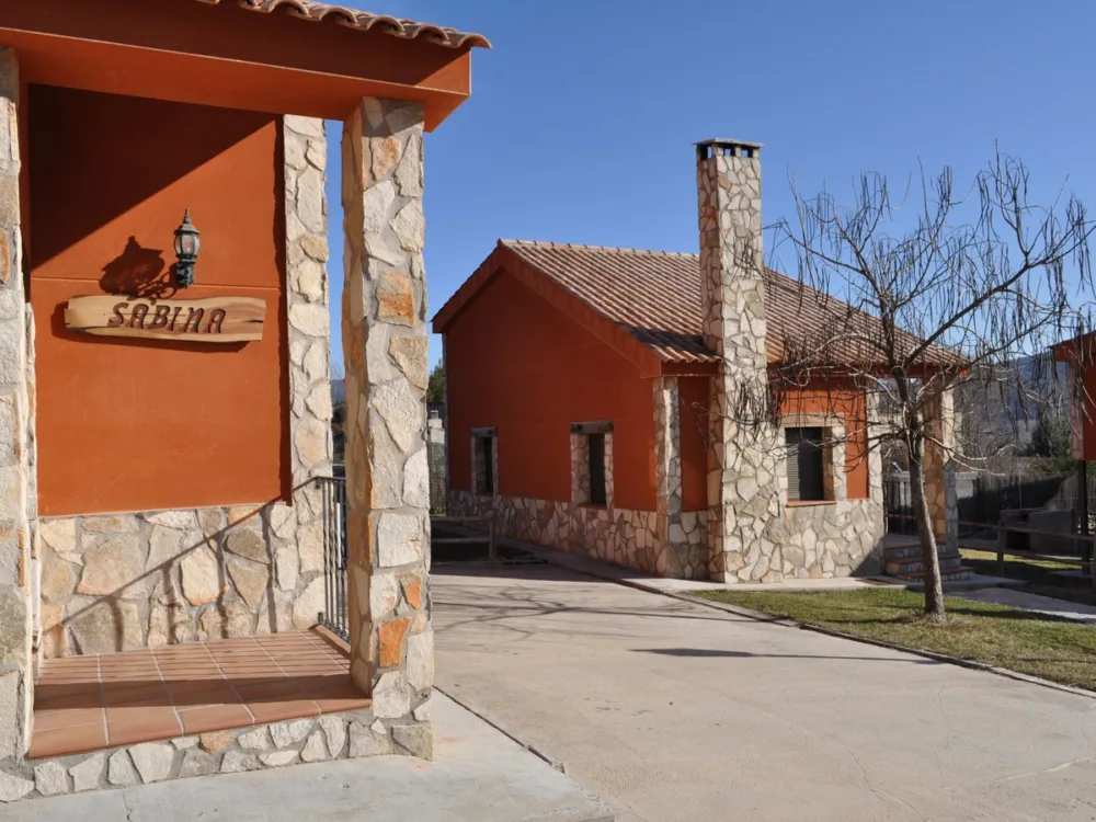 Entrada de piedra de una de las casas