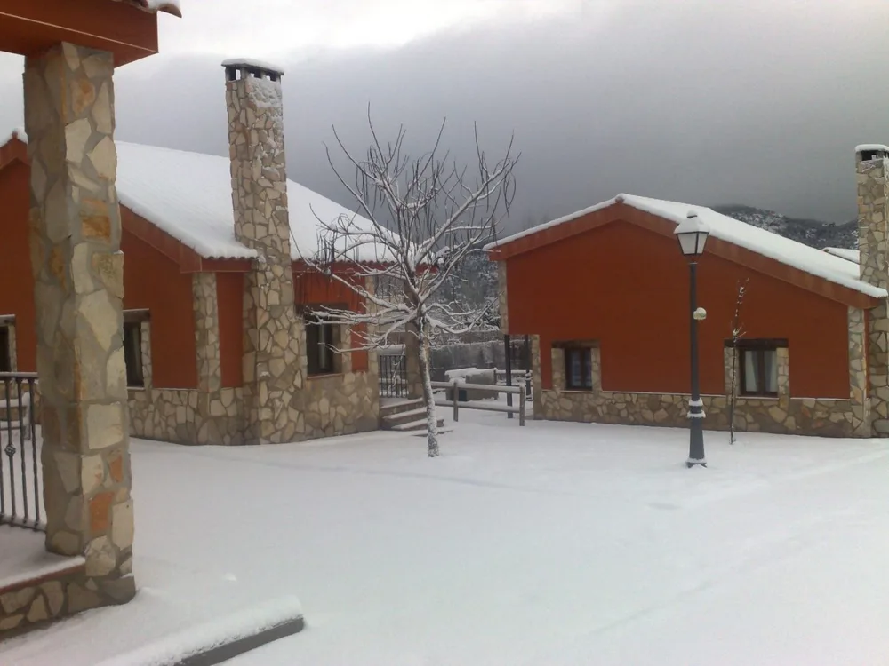Las casas de La Atalaya cubiertas de nieve