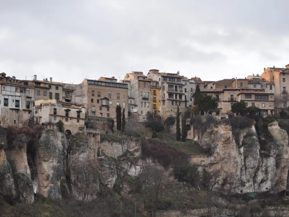 Las Casas Colgadas de Cuenca sobre la hoz